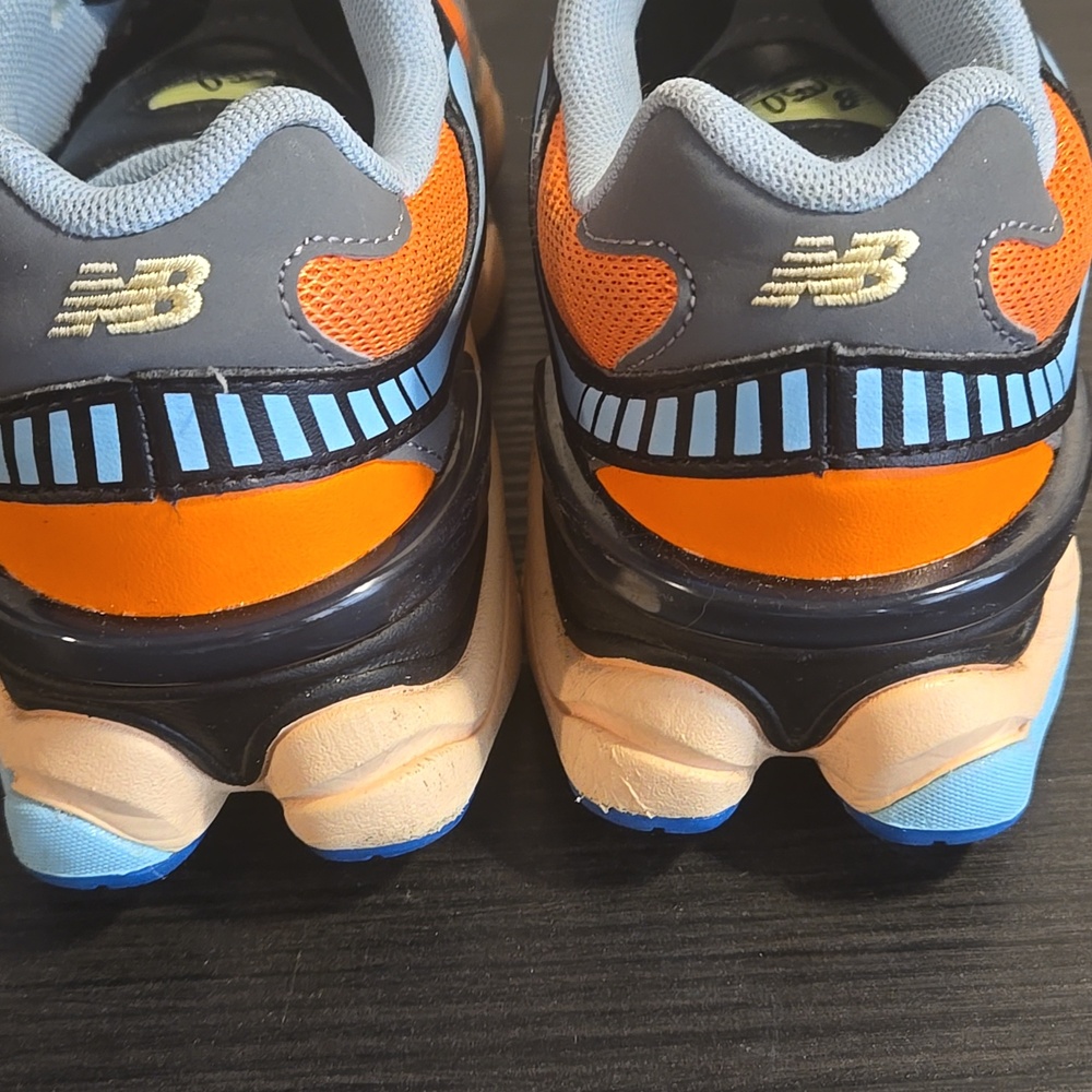 New Balance 9060 "Sun Glow" Youth Size 6(womens 7.5) -preouwned - Picture 5 of 8